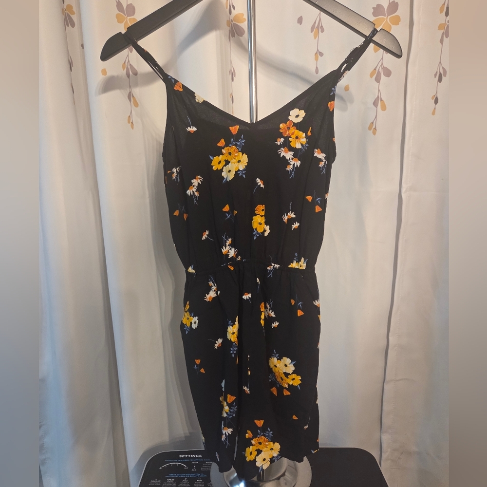 Chic H&M Black Jumpsuit Romper‎ Yellow and White Floral Design - Size 2 Womans